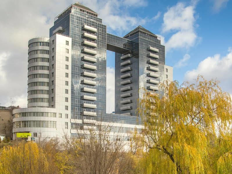 Отель Khortitsa Palace Запорожье Экстерьер фото
