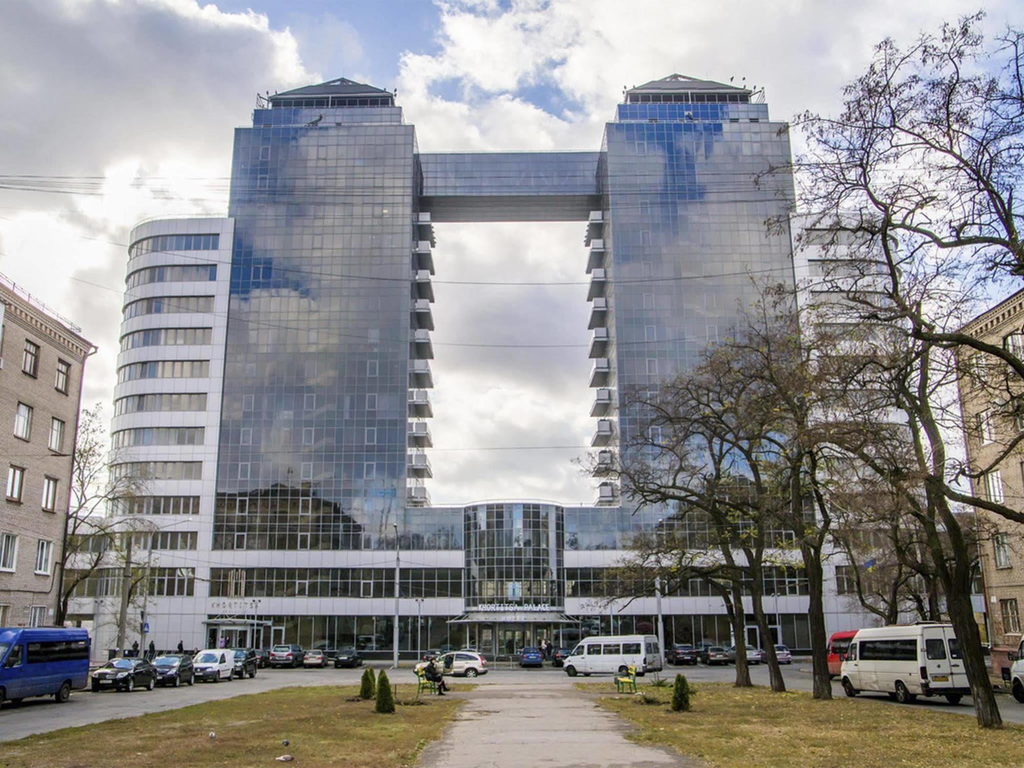 Отель Khortitsa Palace Запорожье Экстерьер фото